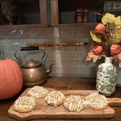 1 Vanilla Frosted Pumpkin Spice Cookie 