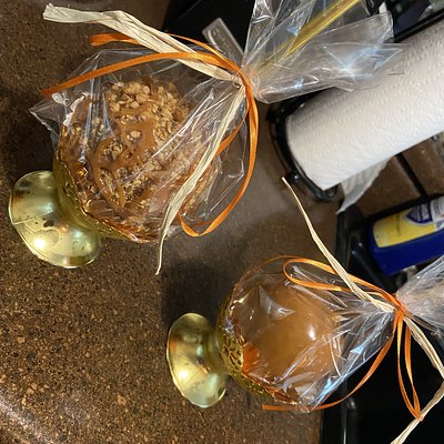 Caramel Apple/w Peanuts