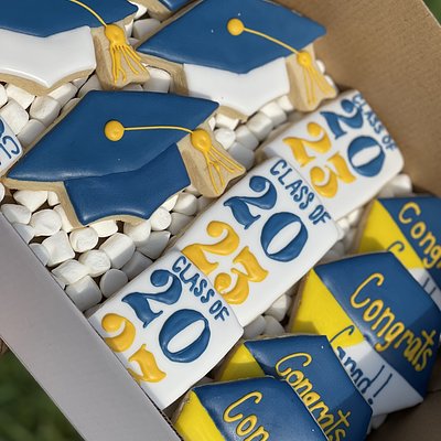 Sheetcake & Treats Graduation Special