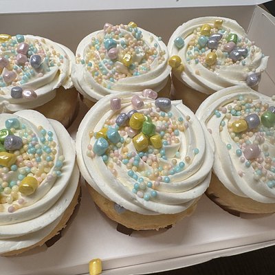 Simply Spring Vanilla 🧁Cupcakes -6 Pack 