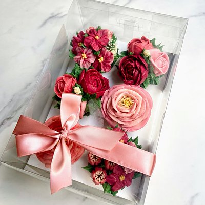 Box of 6 Floral Cupcakes (Clear Box)