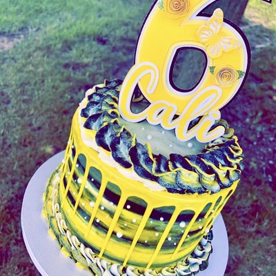 Round Cake w/ Custom Topper