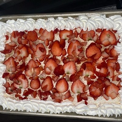 Tres leches Tray W. Strawberries 🍓 