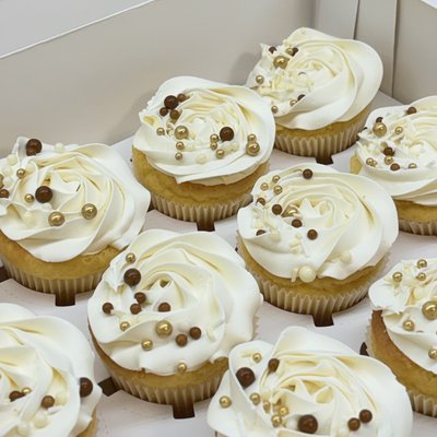 (12) Custom Buttercream Cupcakes