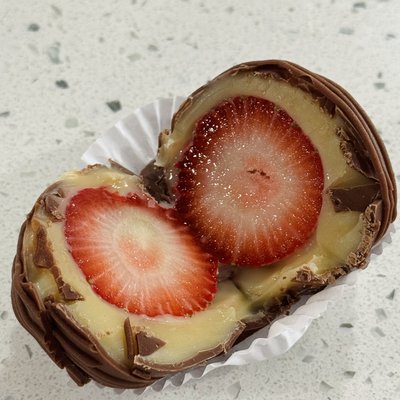 Strawberry Bonbom - White Chocolate Brigadeiro covered with Milk Chocolate