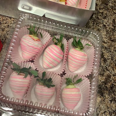 6ct Classic Chocolate Covered Strawberries 