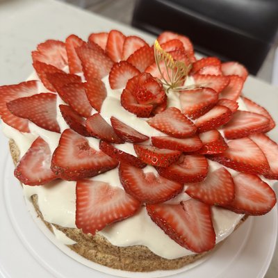 Strawberry Mostachón 6” 