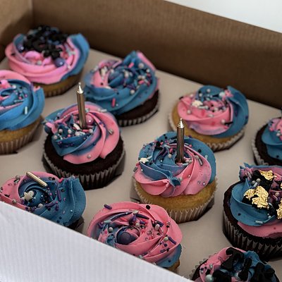 Party Package #2 ( Includes 1 Dozen Cupcakes, 1 Dozen Cakepops, 1 Dozen Dipped Rice Krispy Treats. 