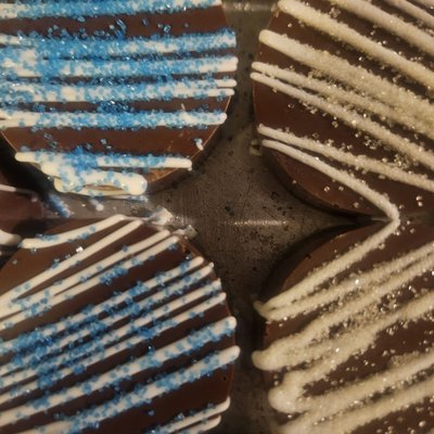 6 Chocolate Covered Oreos 