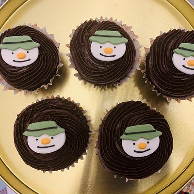 6 Festive Cupcakes 