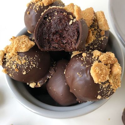 Reese's Cup Cake Pops (6)