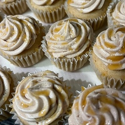 Vanilla Salted Caramel Bourbon - 12 Cupcakes