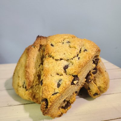 Peanut Butter And Chocolate Chip Scones (4 Pack)