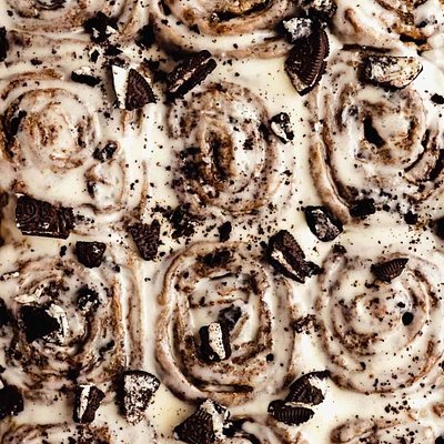 Cookies & Cream Cinnamon Rolls 