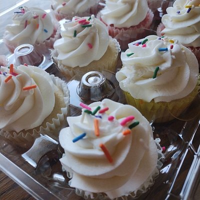 Minimalist Celebration Cupcakes