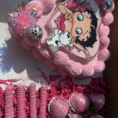 CAKE + TREAT BOX