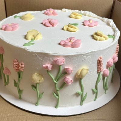 10inch Round Cake 30-32 Servings