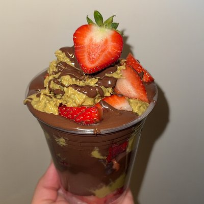 Pistachio Strawberry Cup 16 Oz 