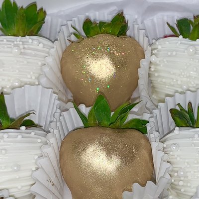 1/2 Dozen Of Plain Dipped Chocolate Covered Strawberries 