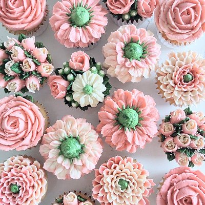 12 Deluxe Floral Cupcakes 