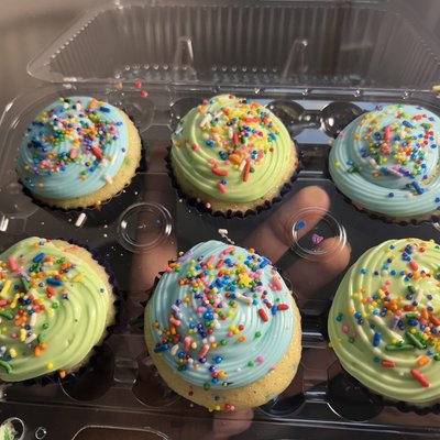 1/2 Dozen Cupcakes 