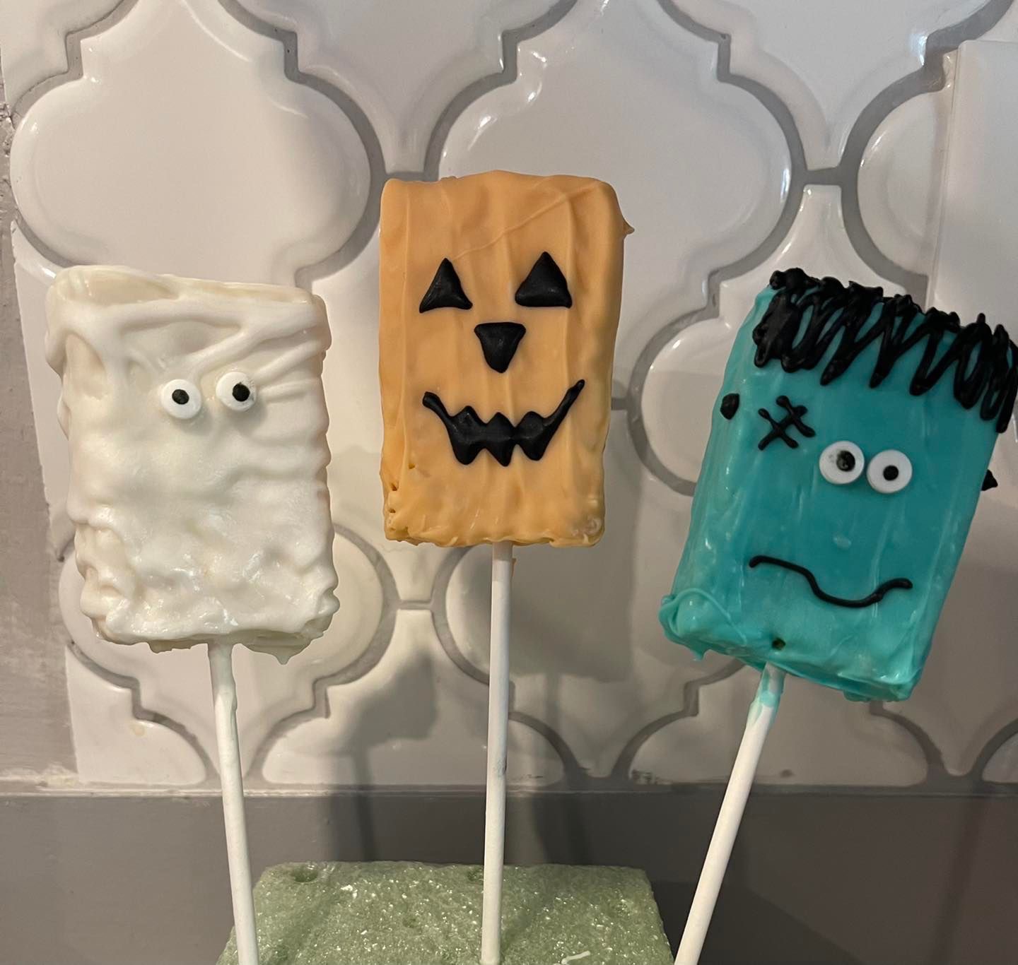 Dipped Rice Krispies 