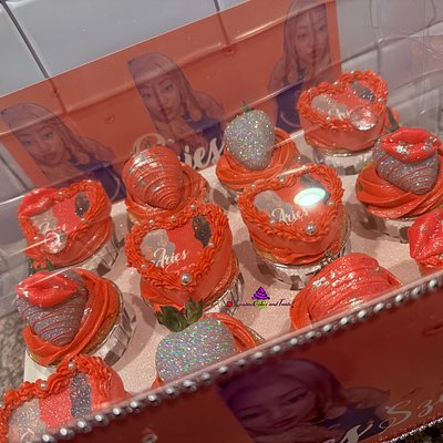 Dozen Glam cupcakes 