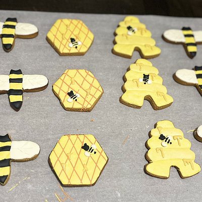 Honey Bee Collection Set Of 3 Cookies 
