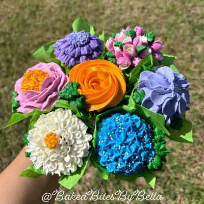 Flower Bouquet Cupcakes: 12 Count