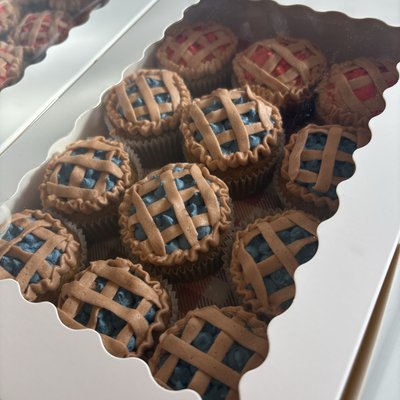 Caramel Apple “Pie” Cupcakes