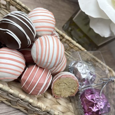 Golden Cake Pop ($3 For A 2 Pkg)