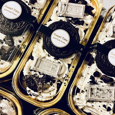 Oreo Vanilla Mini Cakes