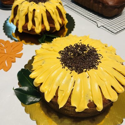 Apple Cider Bundt Cake With Apples