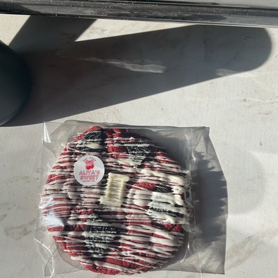 Red Velvet Cookie & Crème 