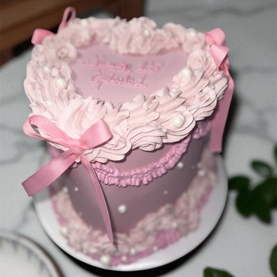 8 Inch Tall Cakes (3 Layers) Feeds