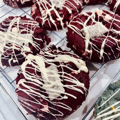 Red Velvet Cookies & Cream Cookie