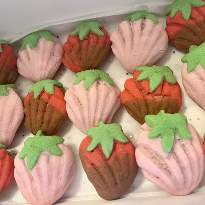 Strawberry Shaped Concha Bites
