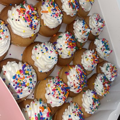 ⭐️🧁25ct Simple Birthday Box 🧁⭐️