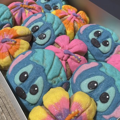 Stitch W/ Hibiscus 🌺 