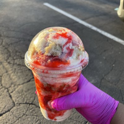 Strawberry Flavor W/ Cake : 16oz Cheesecake Cup 