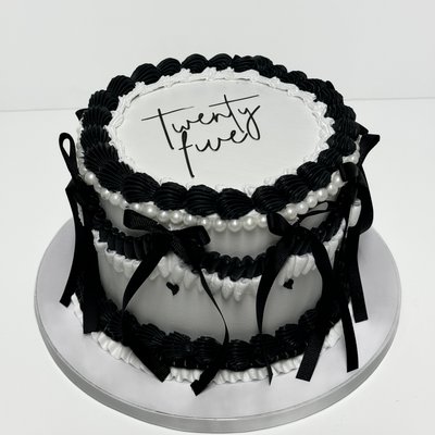 Vintage round cake 
