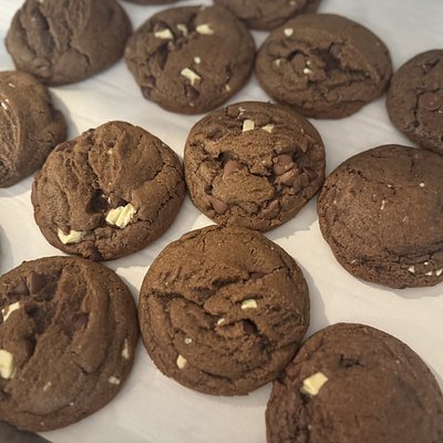Triple Chocolate Cookies ( 4 Pack) 