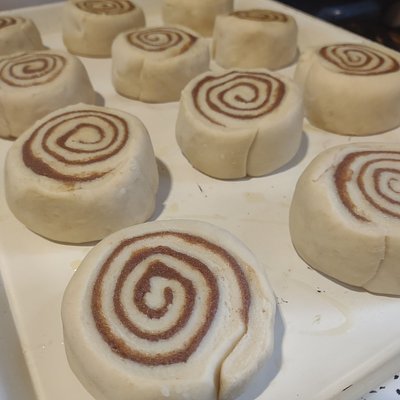 Cinnamon Rolls (Batch of 8 Large Rolls)