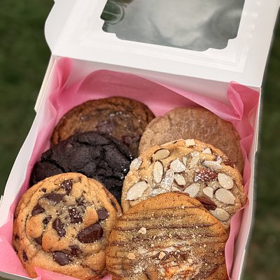 Half Dozen (3+ Flavors)