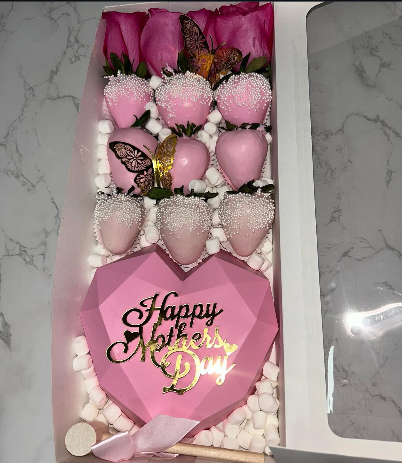 Breakable heart arrangement 