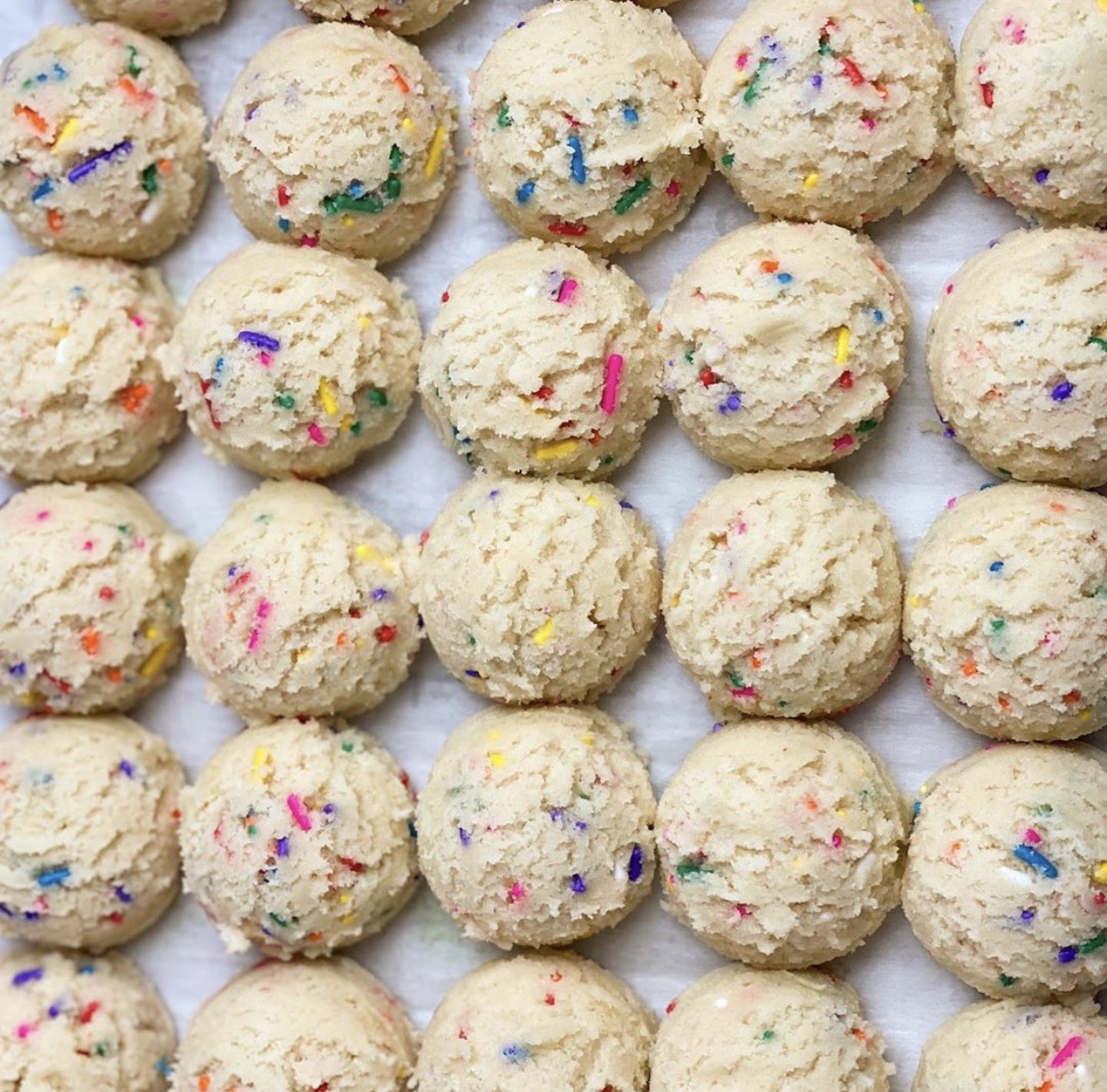 CONFETTI SUGAR COOKIE - 32oz container makes 21 cookies
