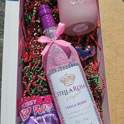 (21++) Chubbs Style Stella Rosa Wine Gift Set w/glass