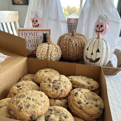 Party Box Sourdough Chocolate Chip Cookies (2 Dozen) 
