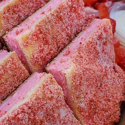 Strawberry Crunch Churro Cheesecake 