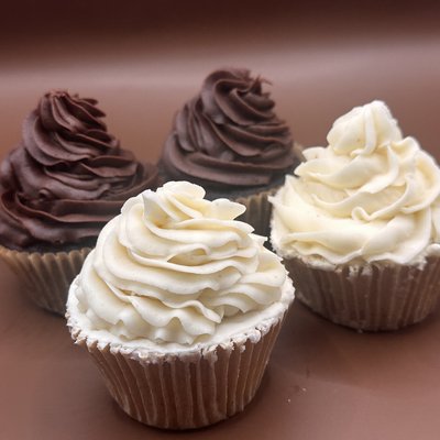 4 Standard Size Cupcakes 